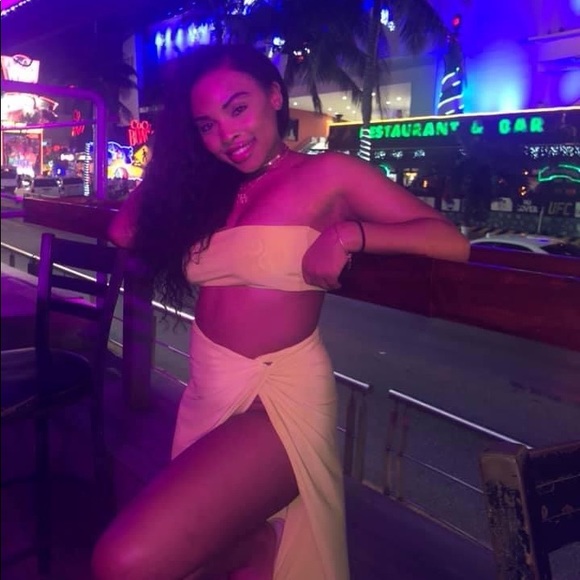 Two piece set - Picture 2 of 2